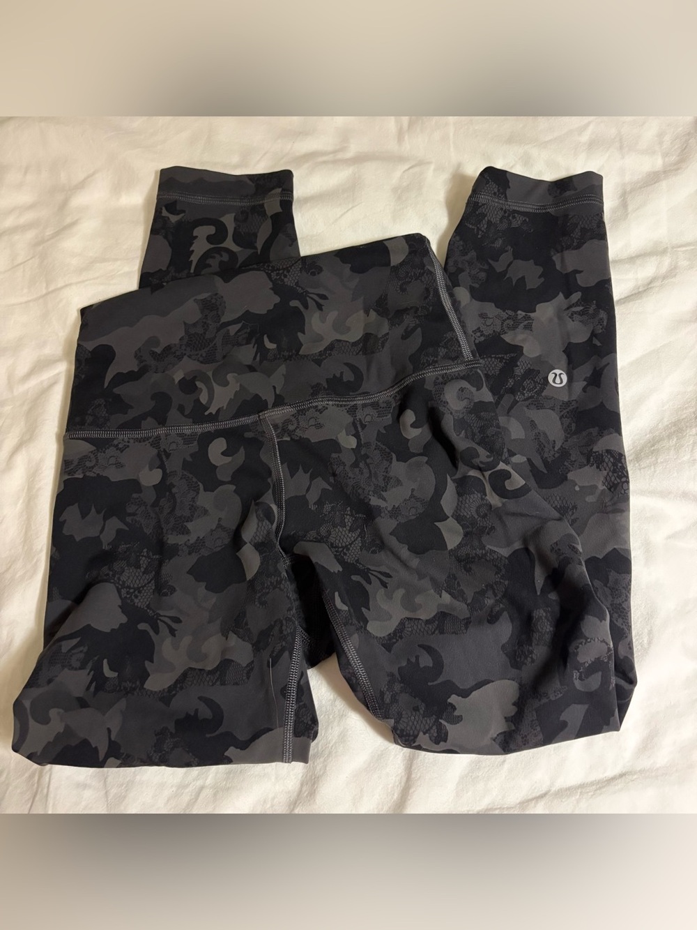 Lululemon Wunder Train High-Rise
Crop 23" (Size 4)